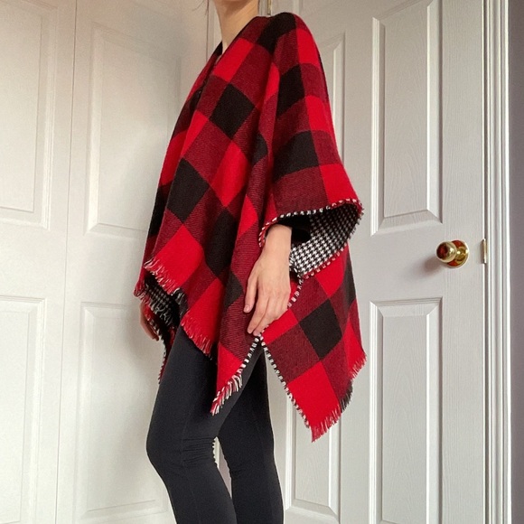 🆕 Red/Black Reversible Checkered Fleece Shawl - Picture 2 of 10